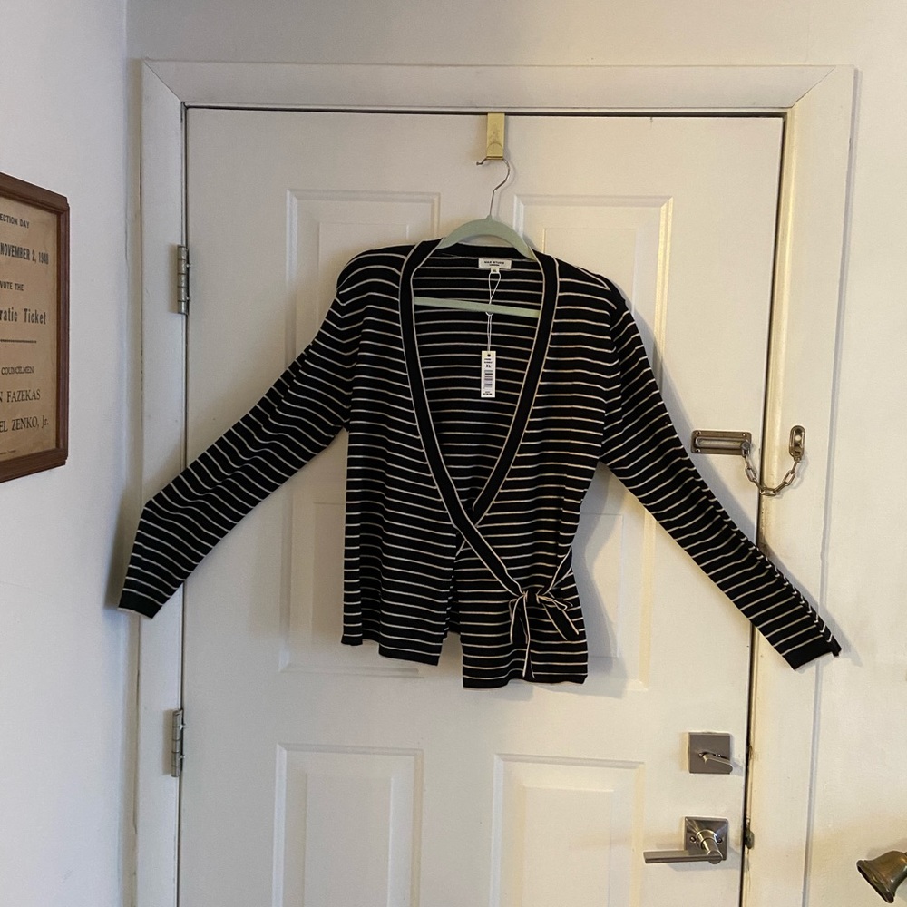 Max Studio London. NWT Wrap sweater XL